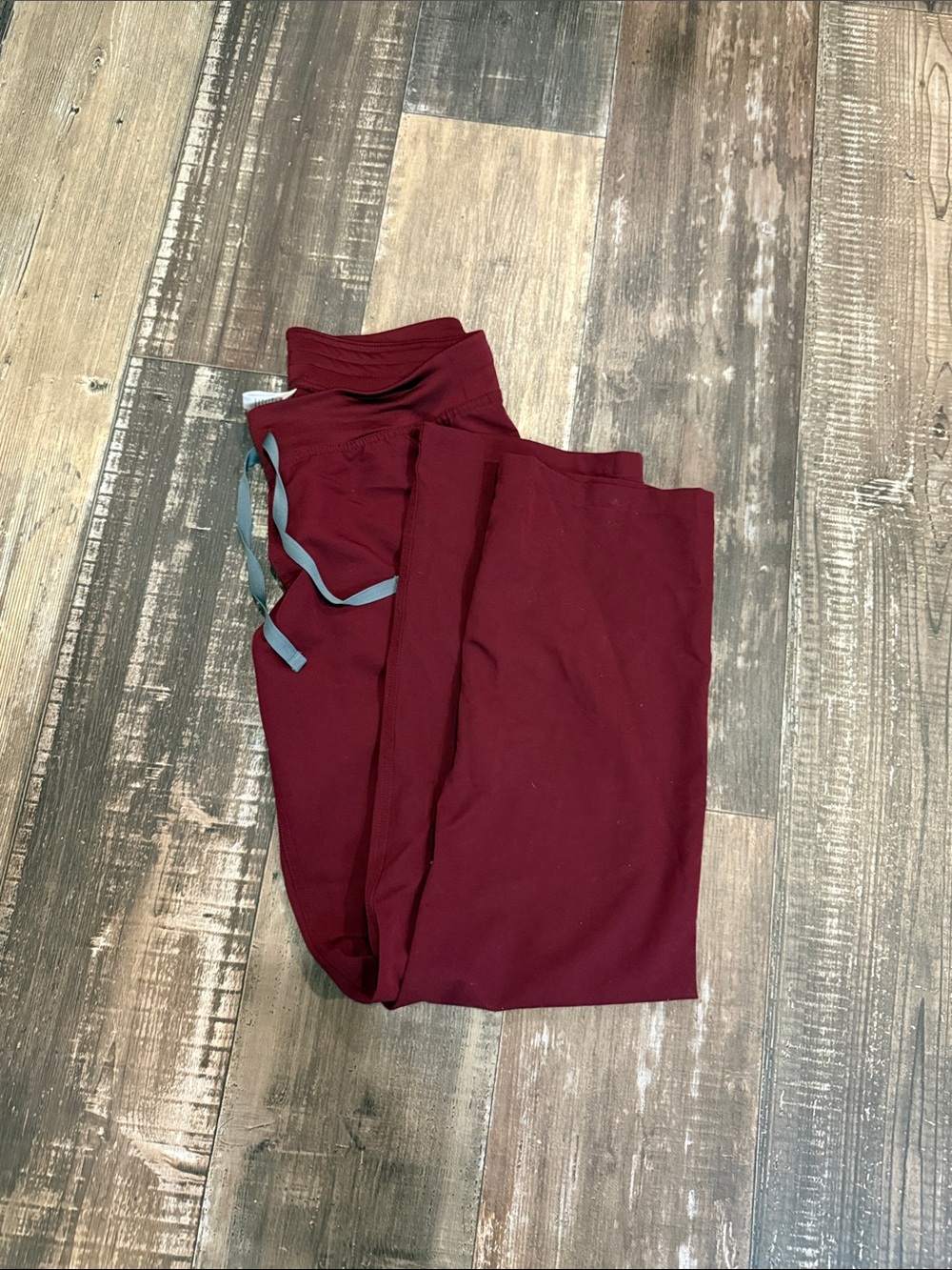 Figs scrub pants in Burgundy